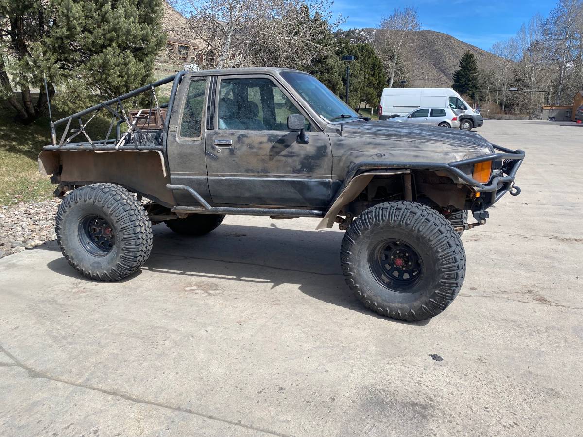 Toyota-extra-cab-1985