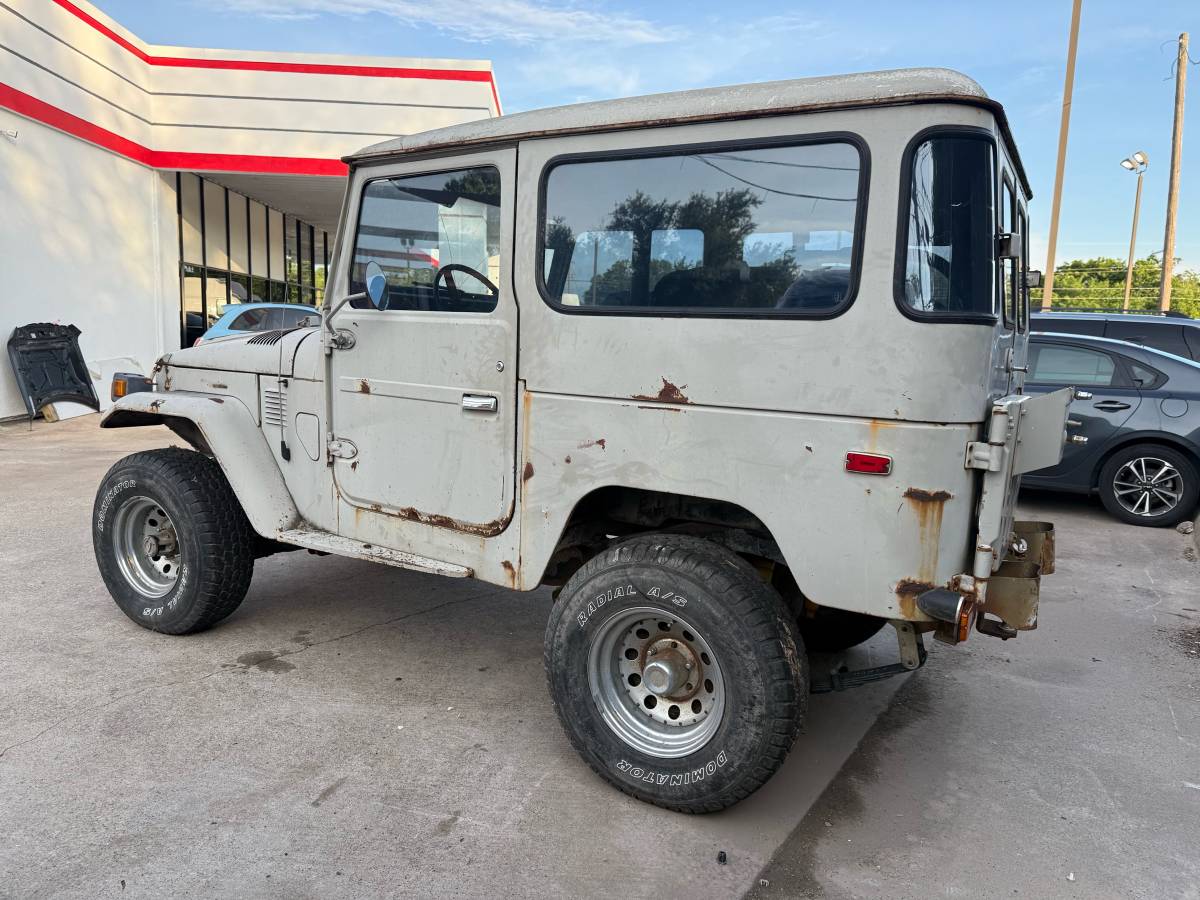 Toyota-fj40-1976-11