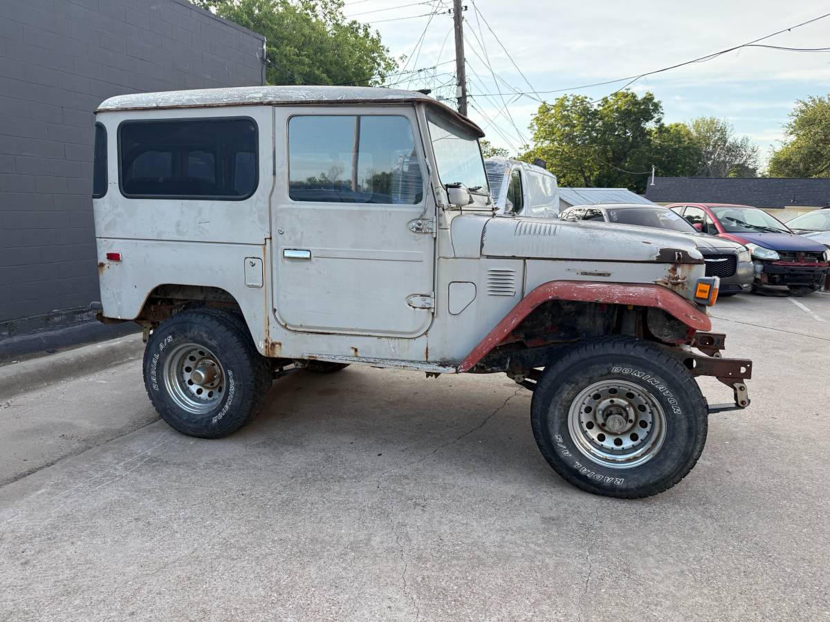 Toyota-fj40-1976-17
