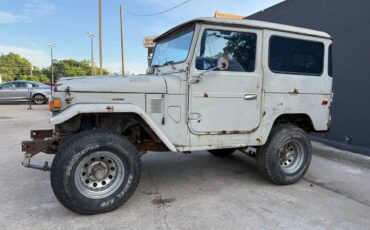 Toyota-fj40-1976-9