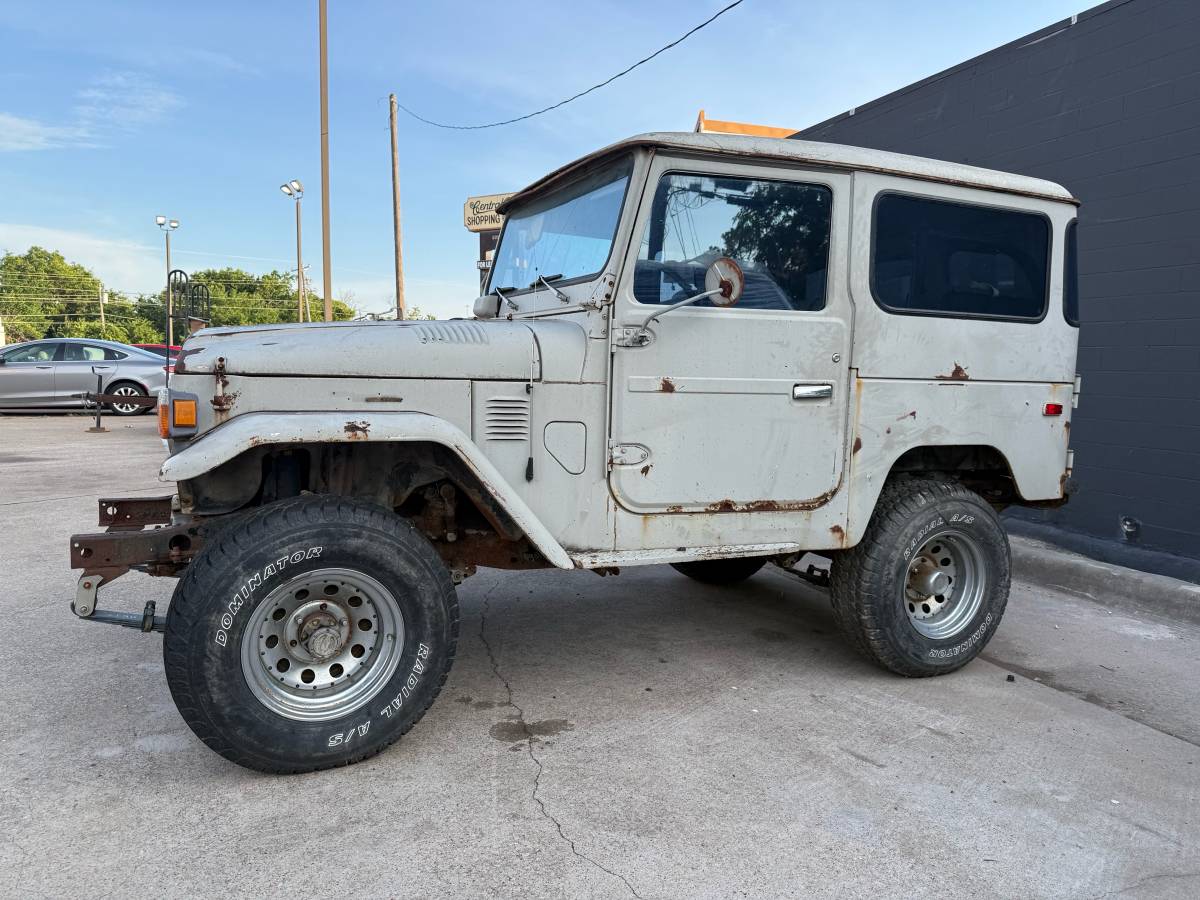 Toyota-fj40-1976-9
