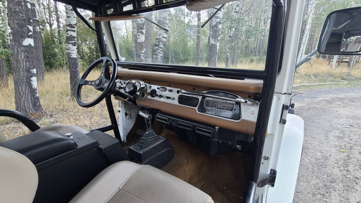 Toyota-fj40-landcruiser-1970-white-19