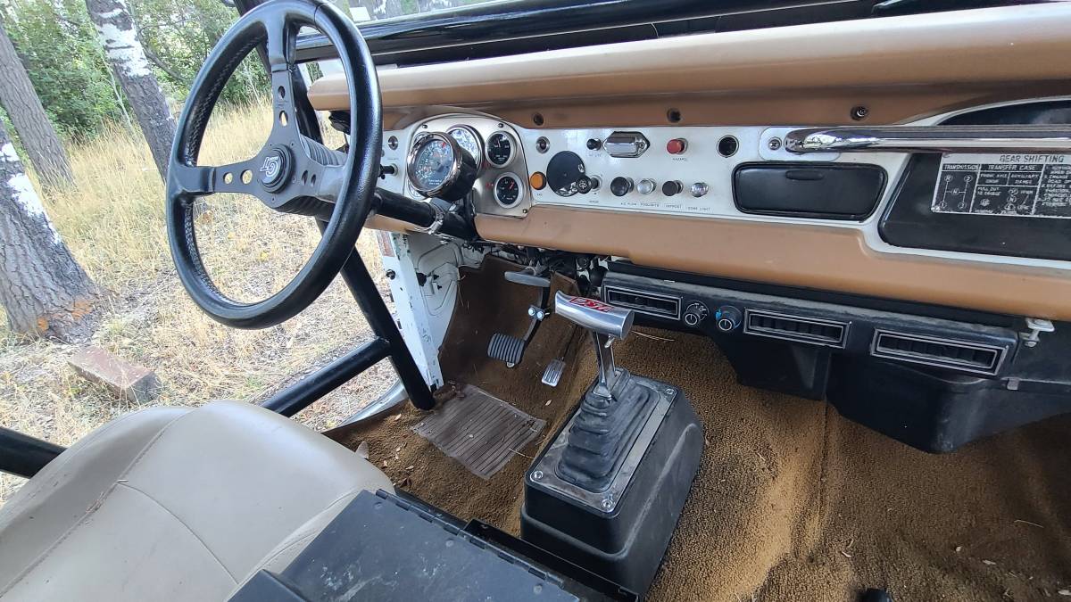 Toyota-fj40-landcruiser-1970-white-2