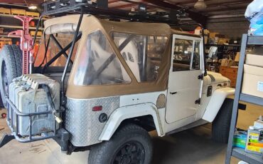 Toyota-fj40-landcruiser-1970-white-5