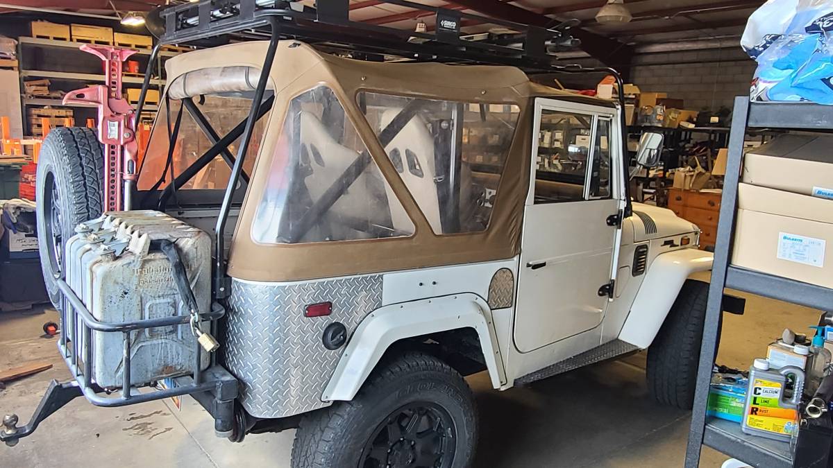 Toyota-fj40-landcruiser-1970-white-5
