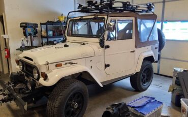 Toyota-fj40-landcruiser-1970-white-7