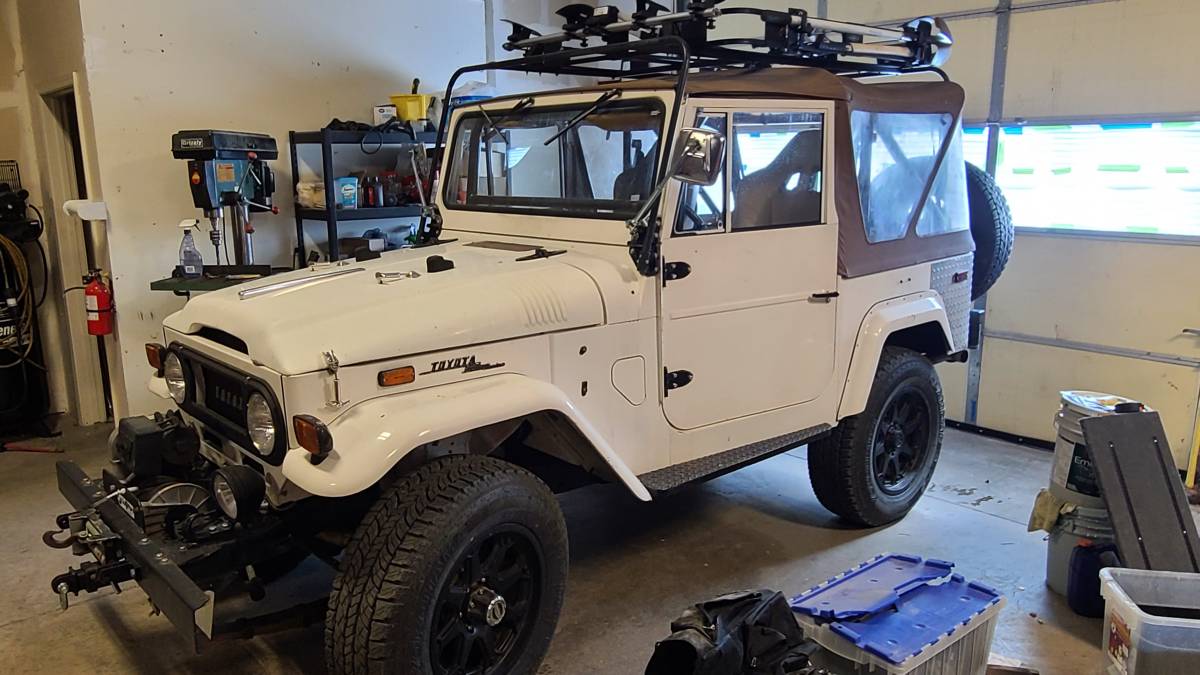 Toyota-fj40-landcruiser-1970-white-7