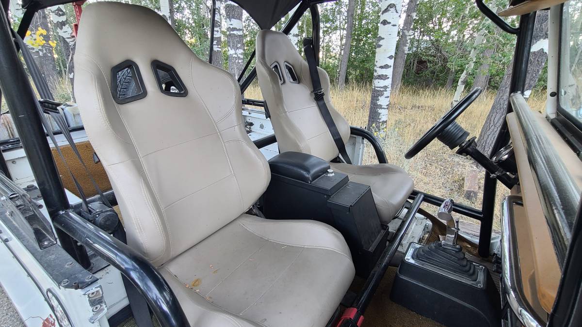 Toyota-fj40-landcruiser-1970-white-9