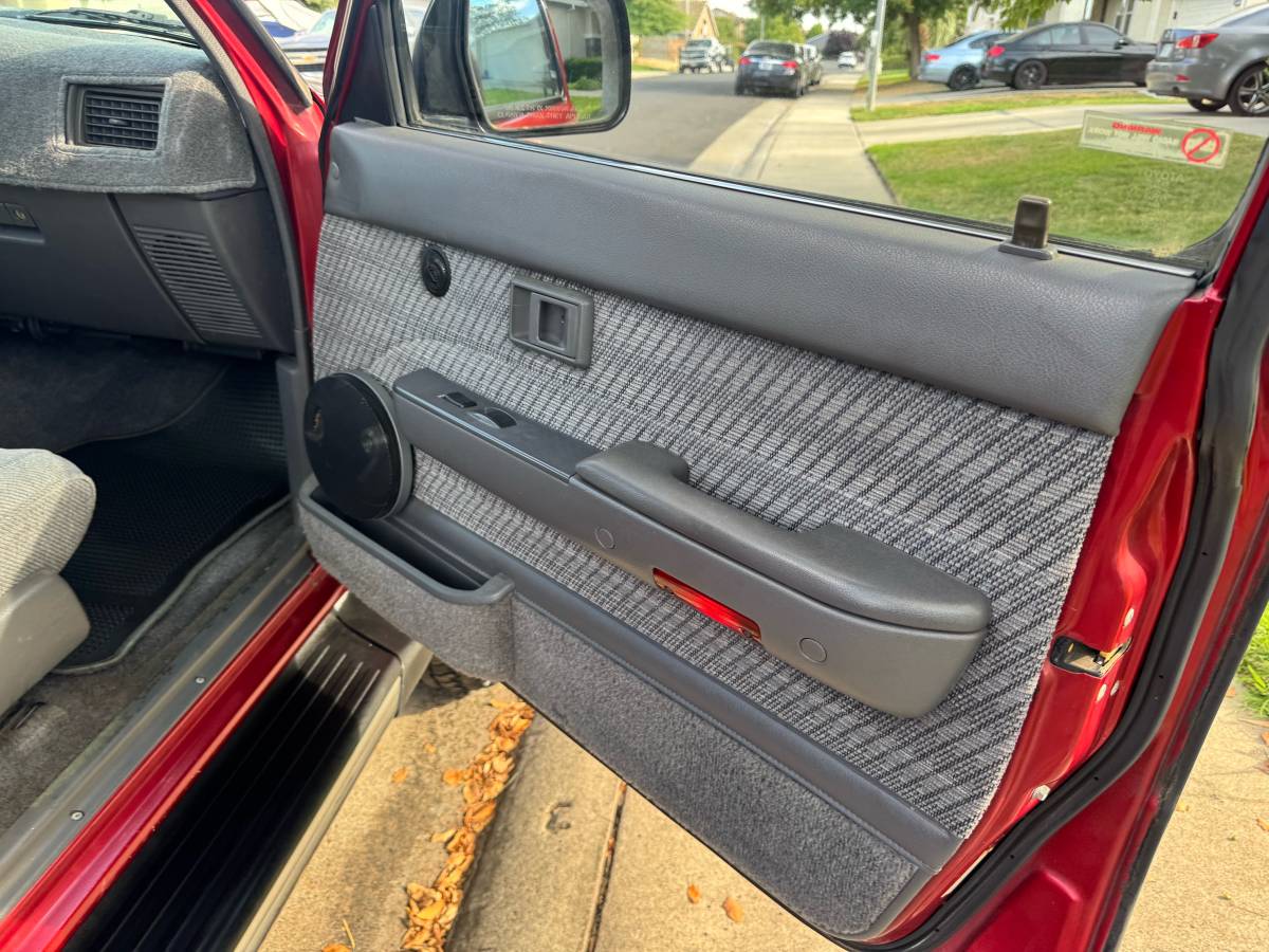 Toyota-forerunner-sr5-4x4-1993-red-11