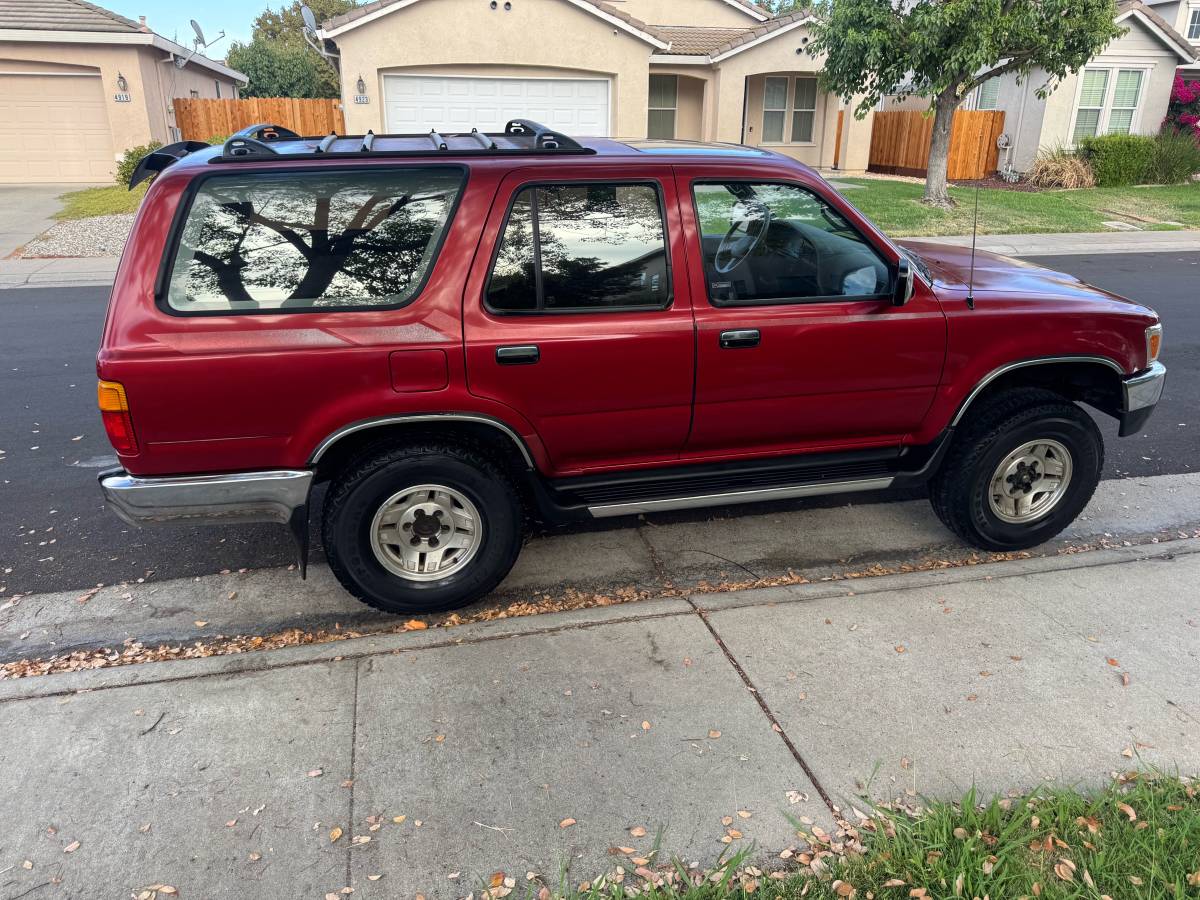 Toyota-forerunner-sr5-4x4-1993-red-7