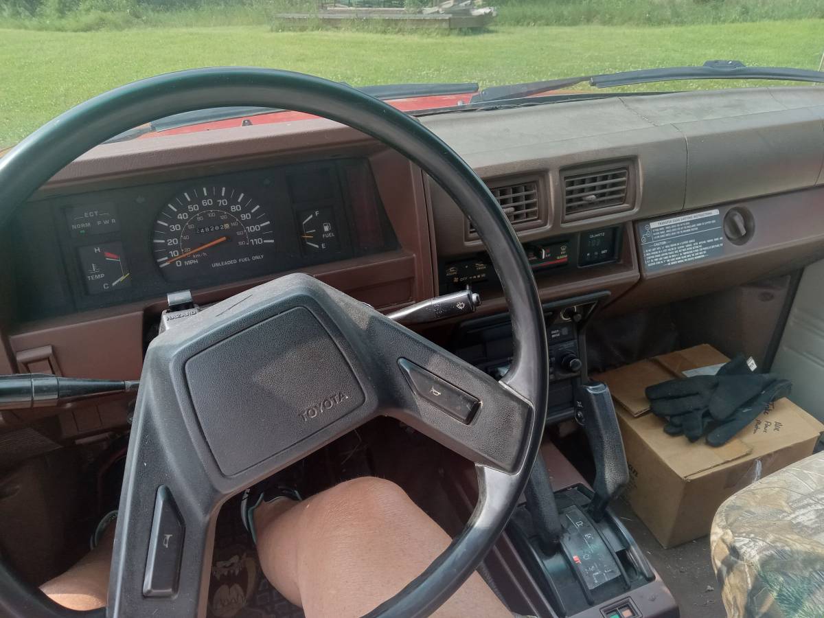 Toyota-helix-1985-red-3