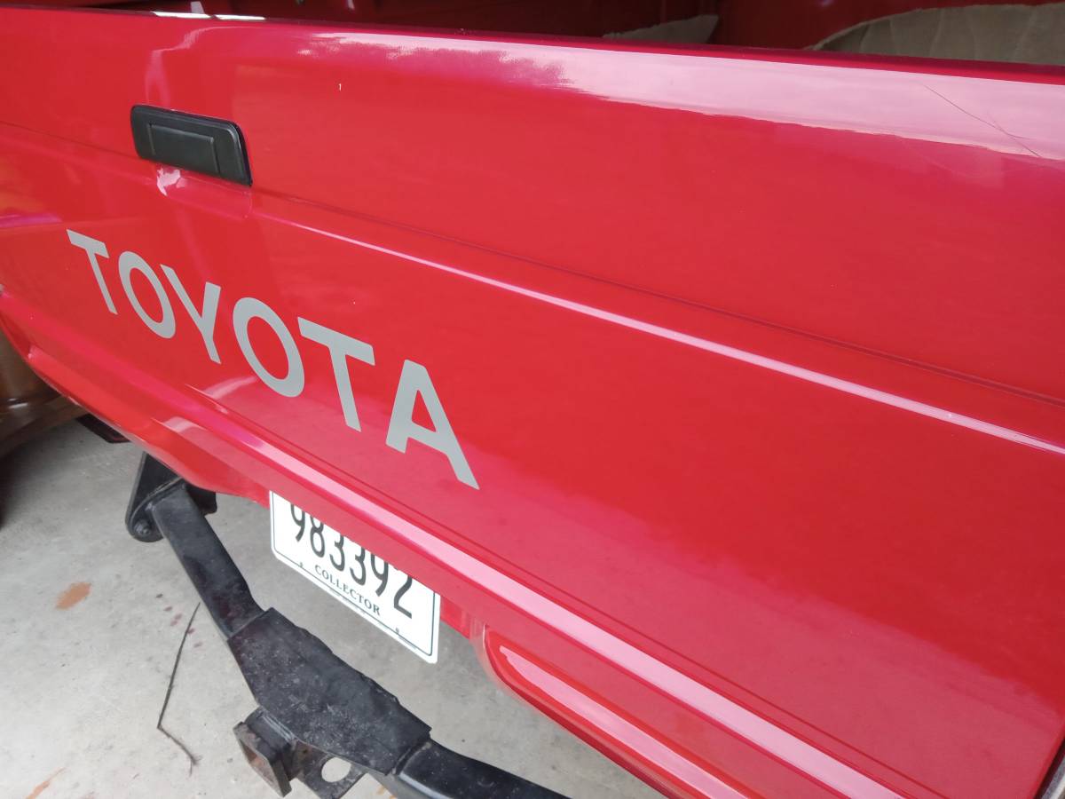 Toyota-helix-1985-red-8