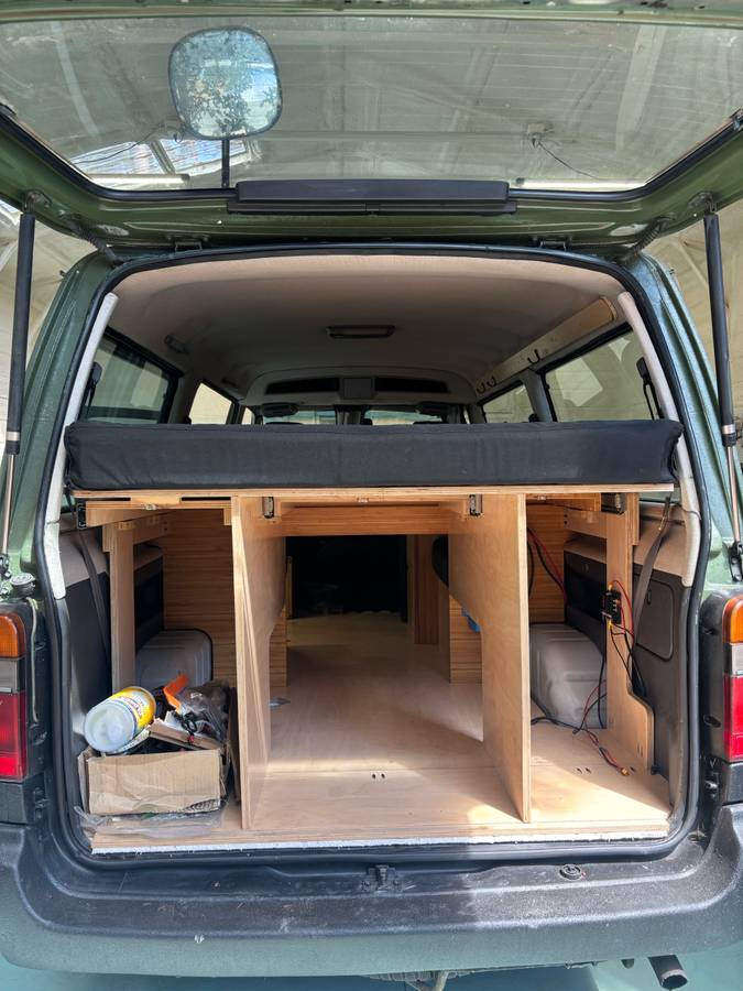 Toyota-hiace-camper-van-motorhom-diesel-1992-black-11