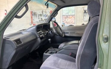 Toyota-hiace-camper-van-motorhom-diesel-1992-black-12