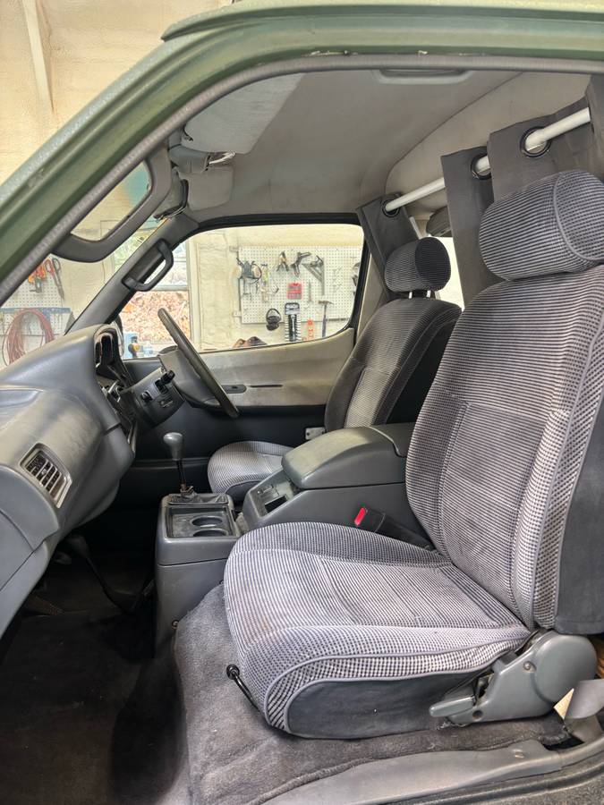 Toyota-hiace-camper-van-motorhom-diesel-1992-black-12