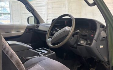 Toyota-hiace-camper-van-motorhom-diesel-1992-black-13