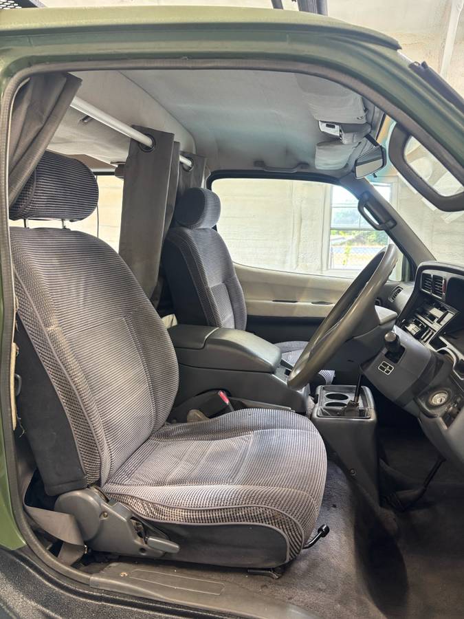 Toyota-hiace-camper-van-motorhom-diesel-1992-black-15