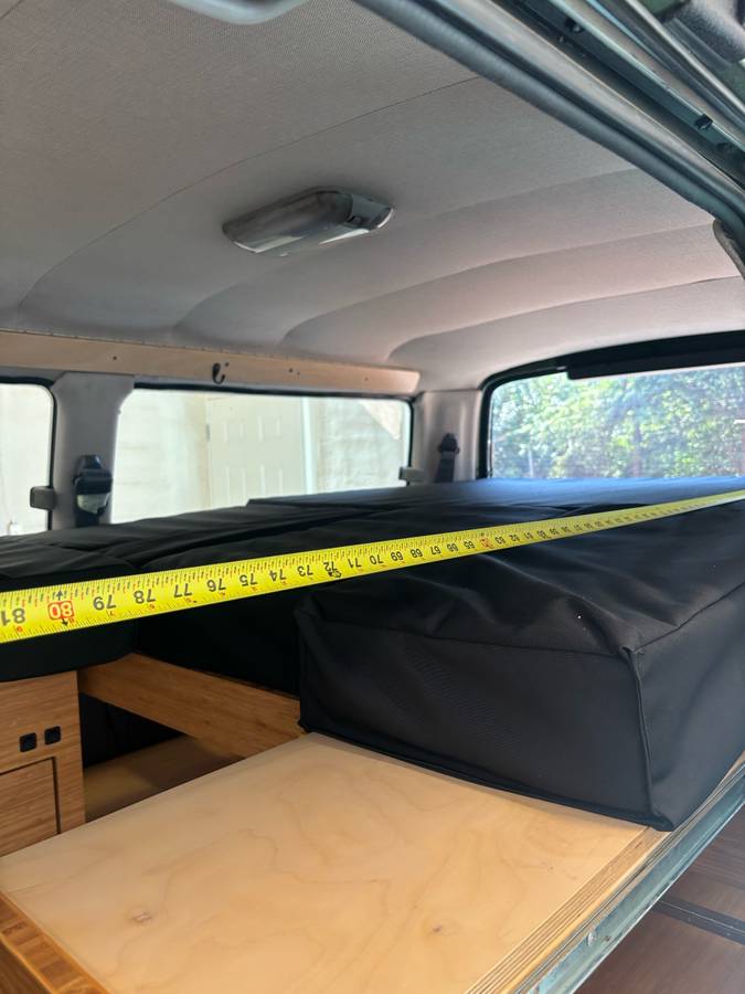 Toyota-hiace-camper-van-motorhom-diesel-1992-black-17