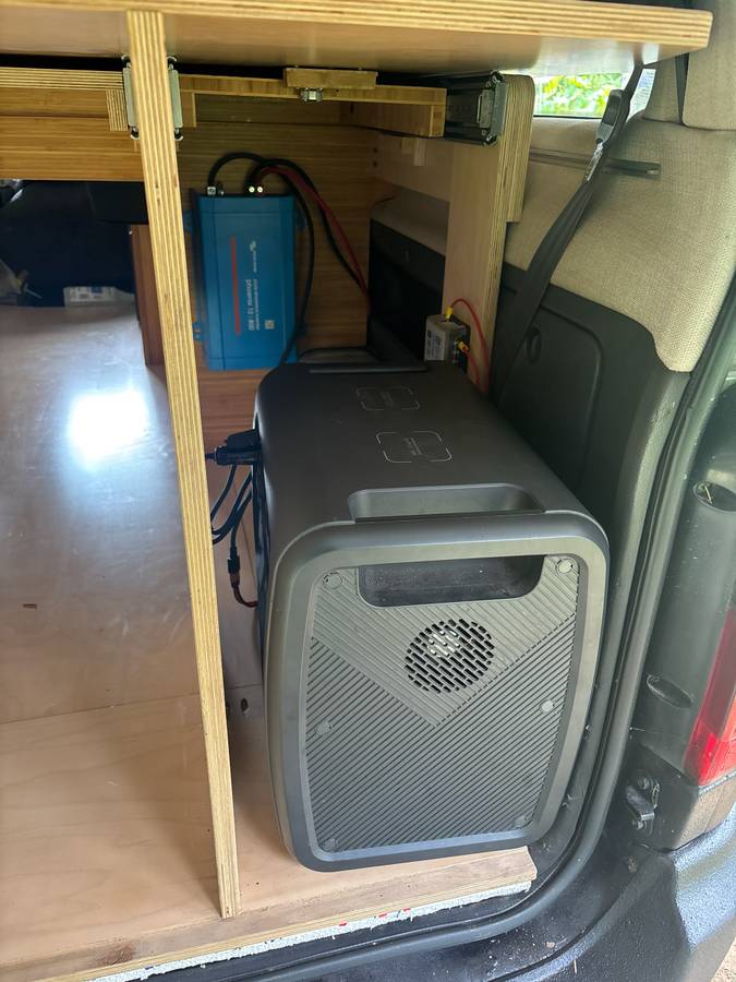Toyota-hiace-camper-van-motorhom-diesel-1992-black-18