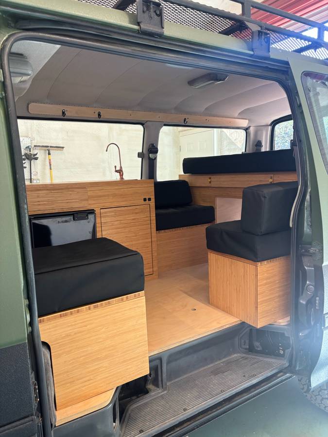 Toyota-hiace-camper-van-motorhom-diesel-1992-black-5