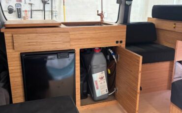 Toyota-hiace-camper-van-motorhom-diesel-1992-black-6