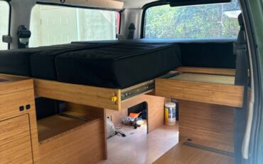 Toyota-hiace-camper-van-motorhom-diesel-1992-black-7