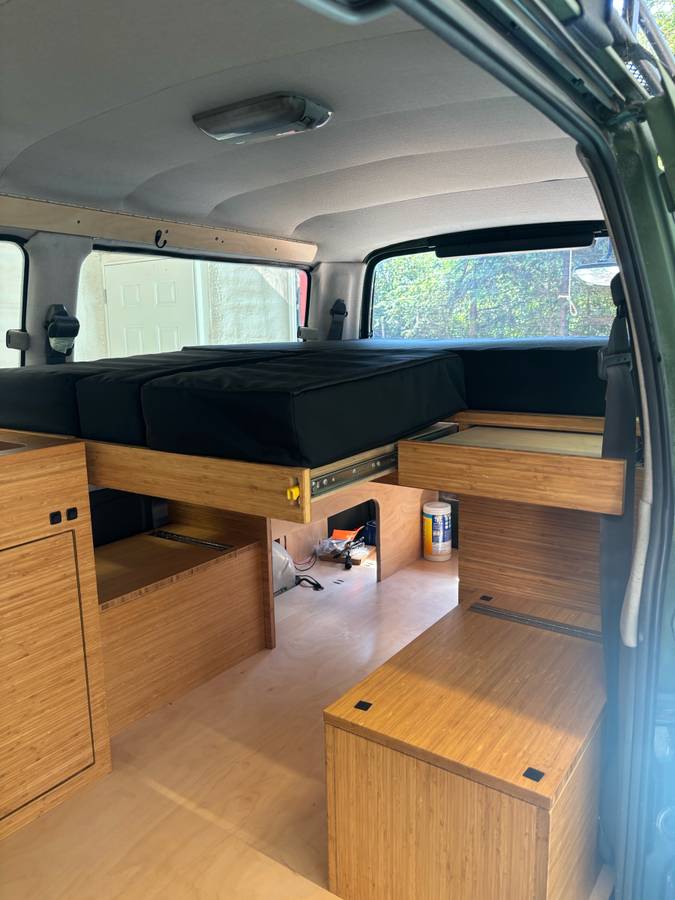 Toyota-hiace-camper-van-motorhom-diesel-1992-black-7