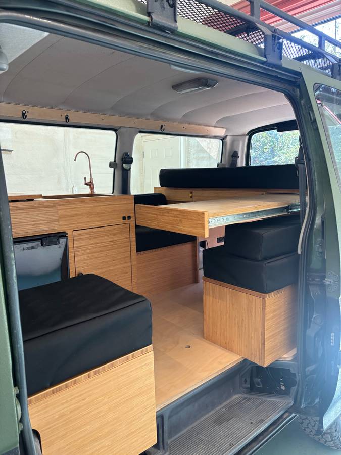 Toyota-hiace-camper-van-motorhom-diesel-1992-black-8