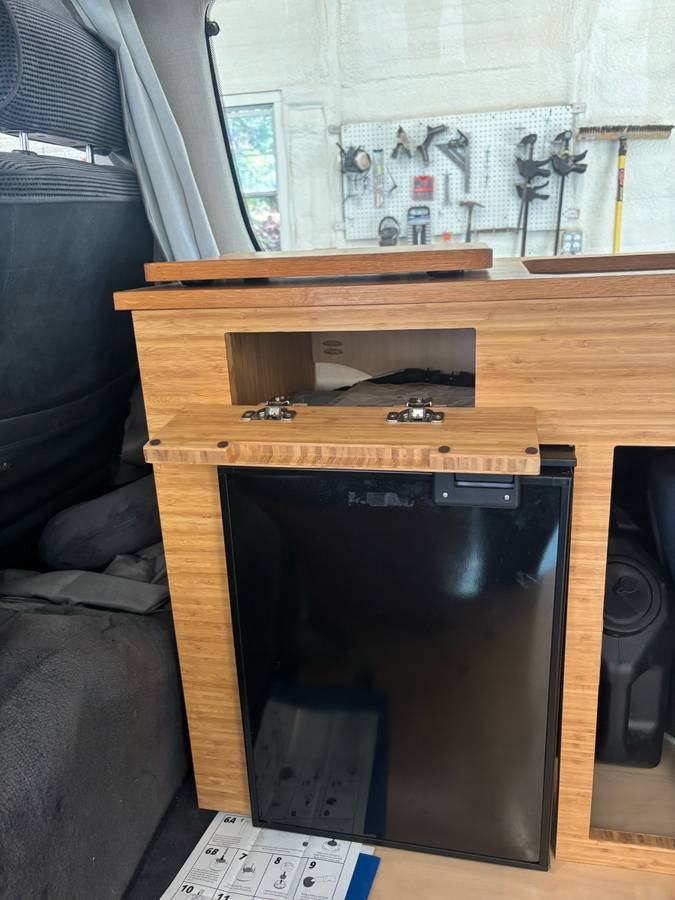 Toyota-hiace-camper-van-motorhom-diesel-1992-black-8