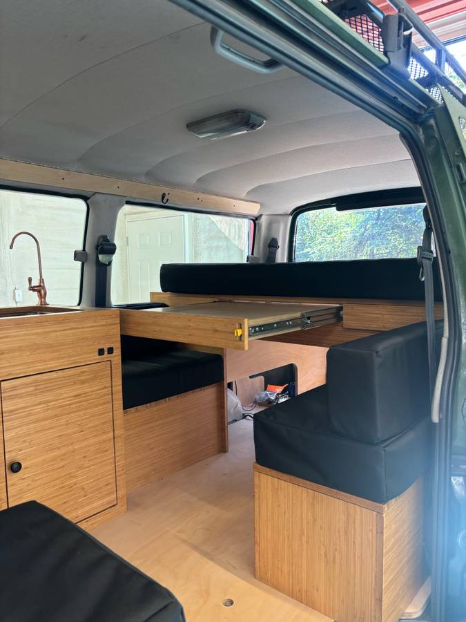 Toyota-hiace-camper-van-motorhom-diesel-1992-black-9