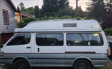 Toyota-hiace-diesel-1992-white-1