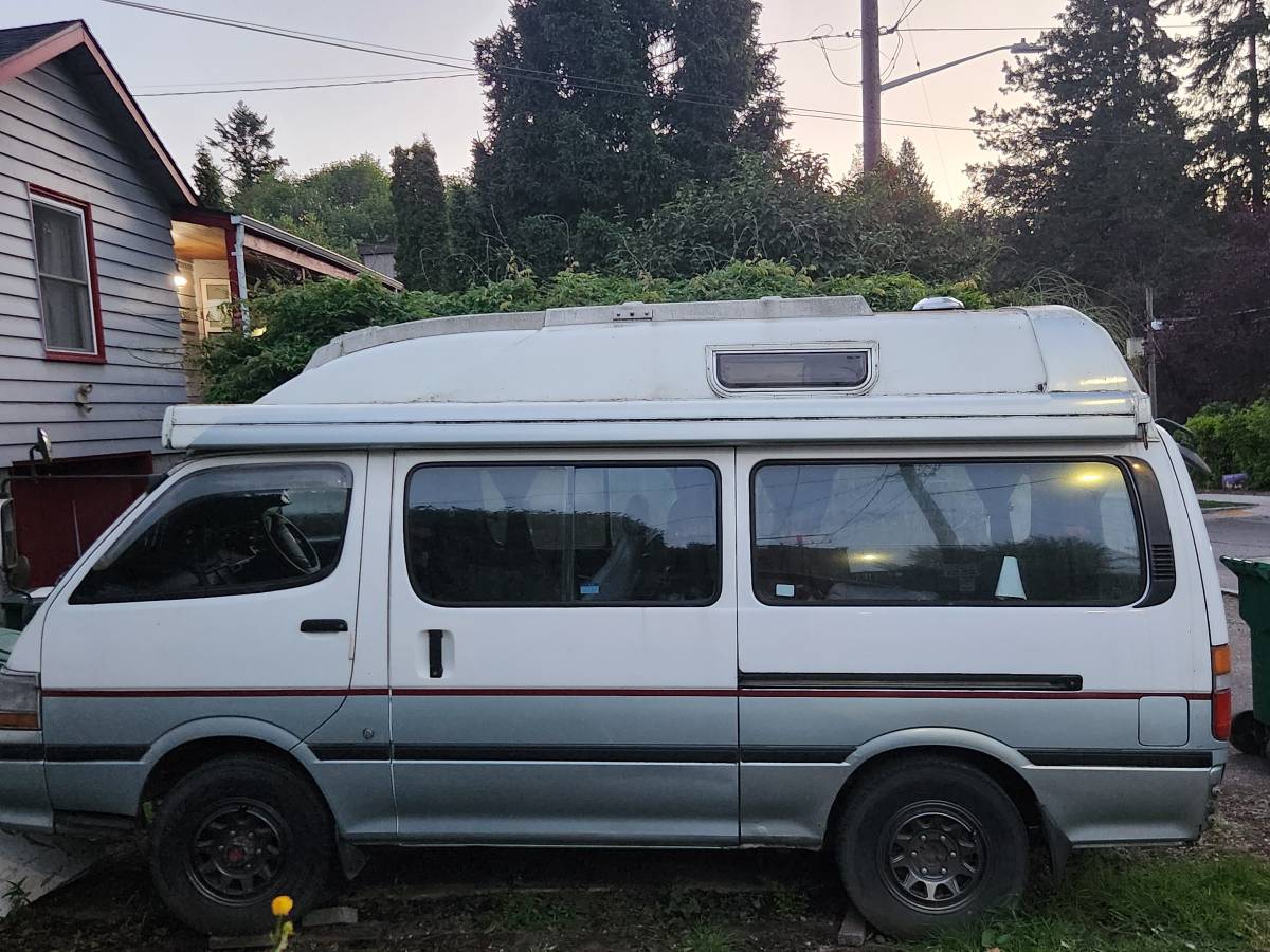 Toyota-hiace-diesel-1992-white-1