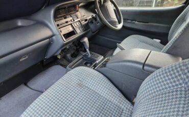 Toyota-hiace-diesel-1992-white-2