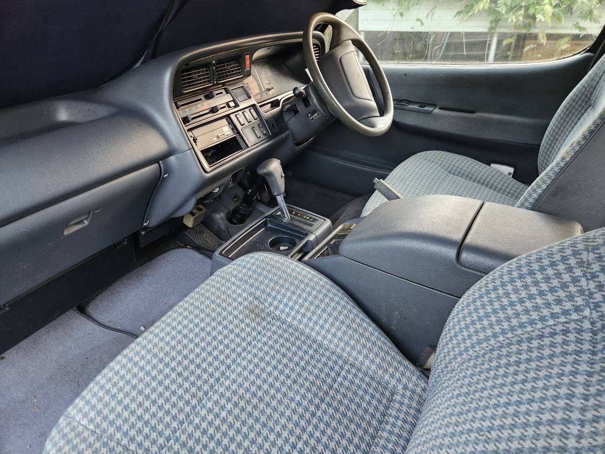 Toyota-hiace-diesel-1992-white-2