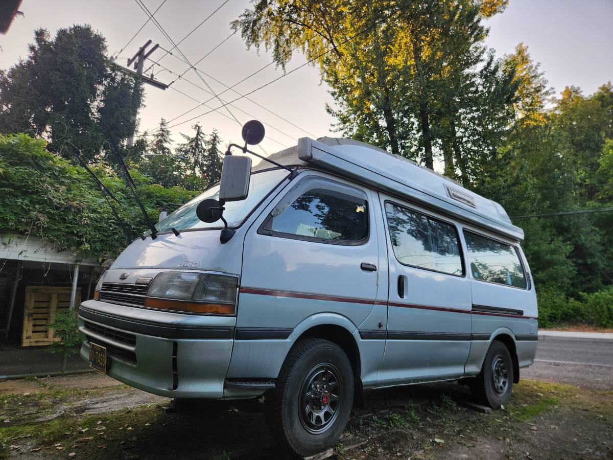 Toyota-hiace-diesel-1992-white
