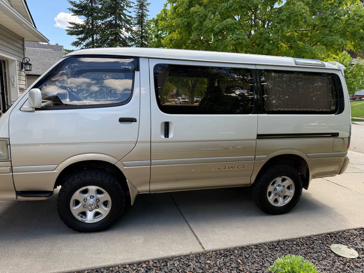 Toyota-hiace-super-custom-limited-diesel-1994-white-1