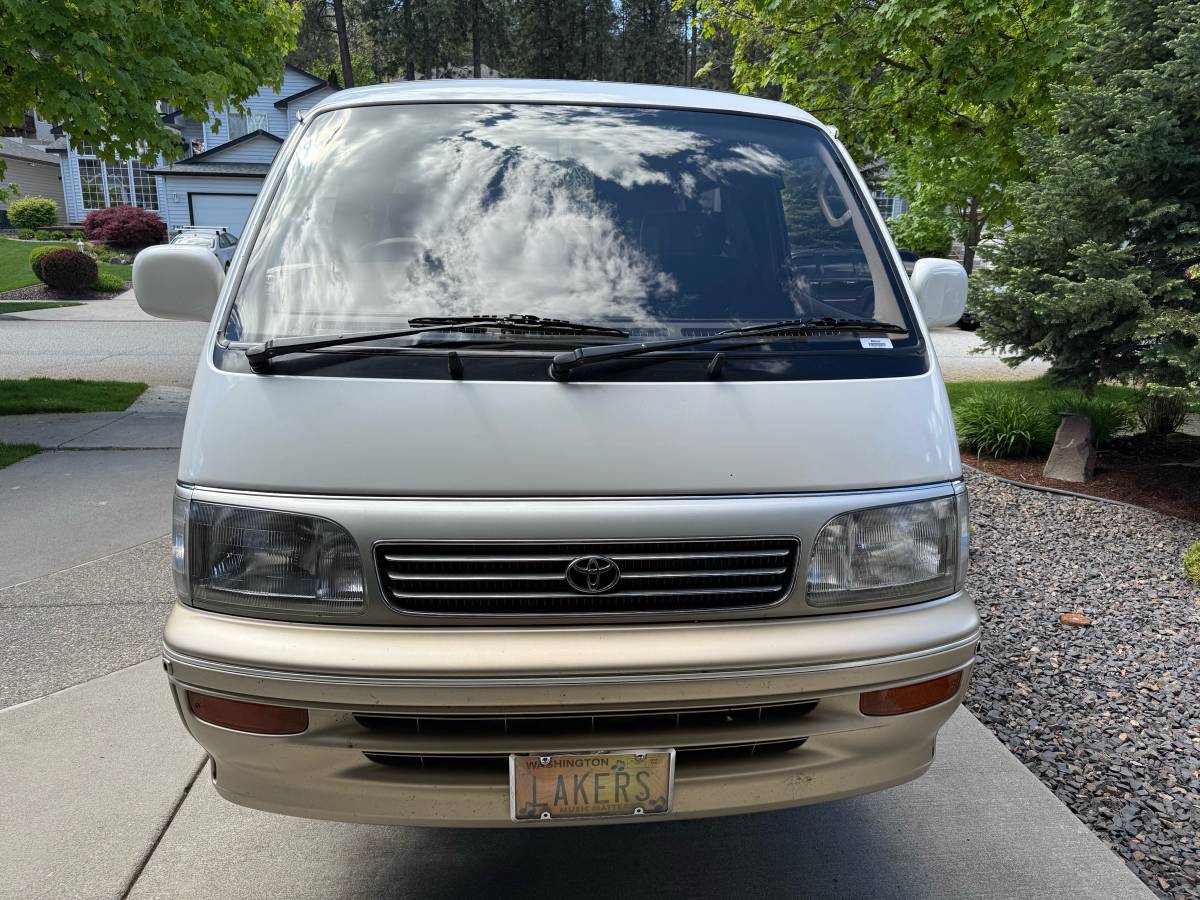 Toyota-hiace-super-custom-limited-diesel-1994-white-2