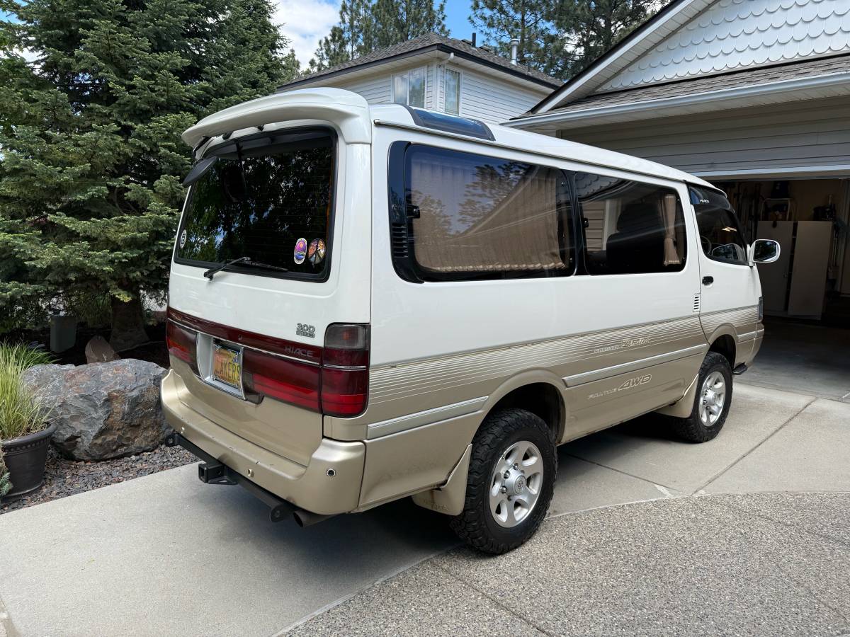 Toyota-hiace-super-custom-limited-diesel-1994-white-4