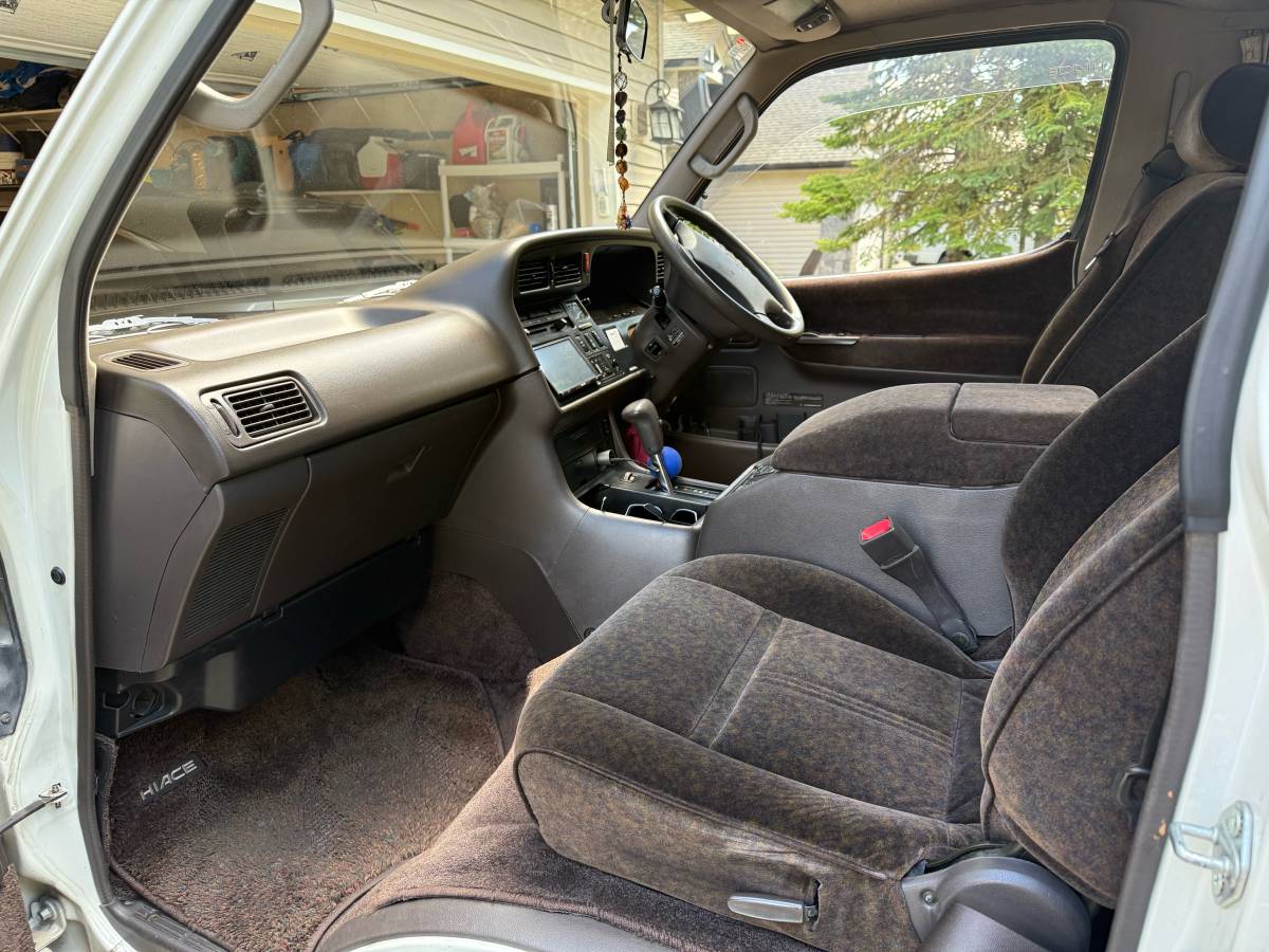 Toyota-hiace-super-custom-limited-diesel-1994-white-6
