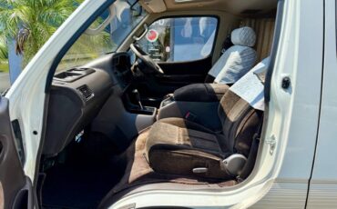 Toyota-hiace-van-diesel-1993-white-1
