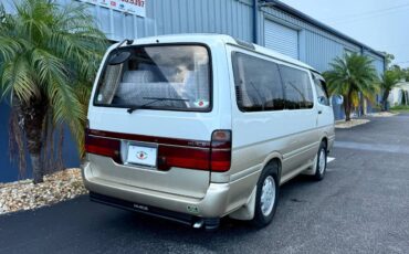 Toyota-hiace-van-diesel-1993-white-10