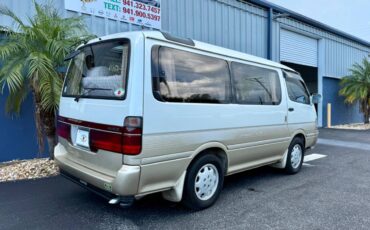 Toyota-hiace-van-diesel-1993-white-11