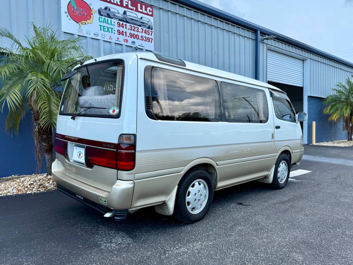 Toyota-hiace-van-diesel-1993-white-11
