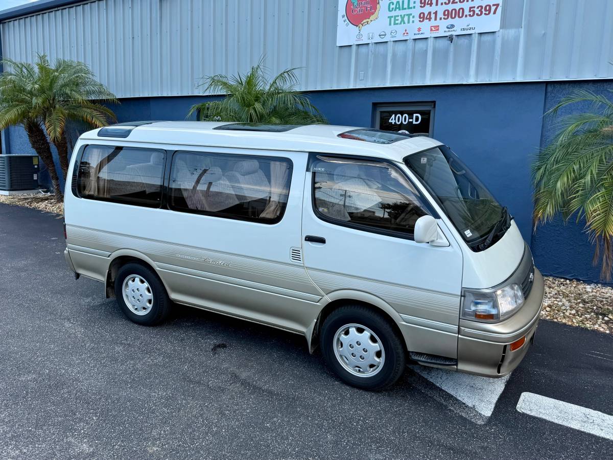 Toyota-hiace-van-diesel-1993-white-13