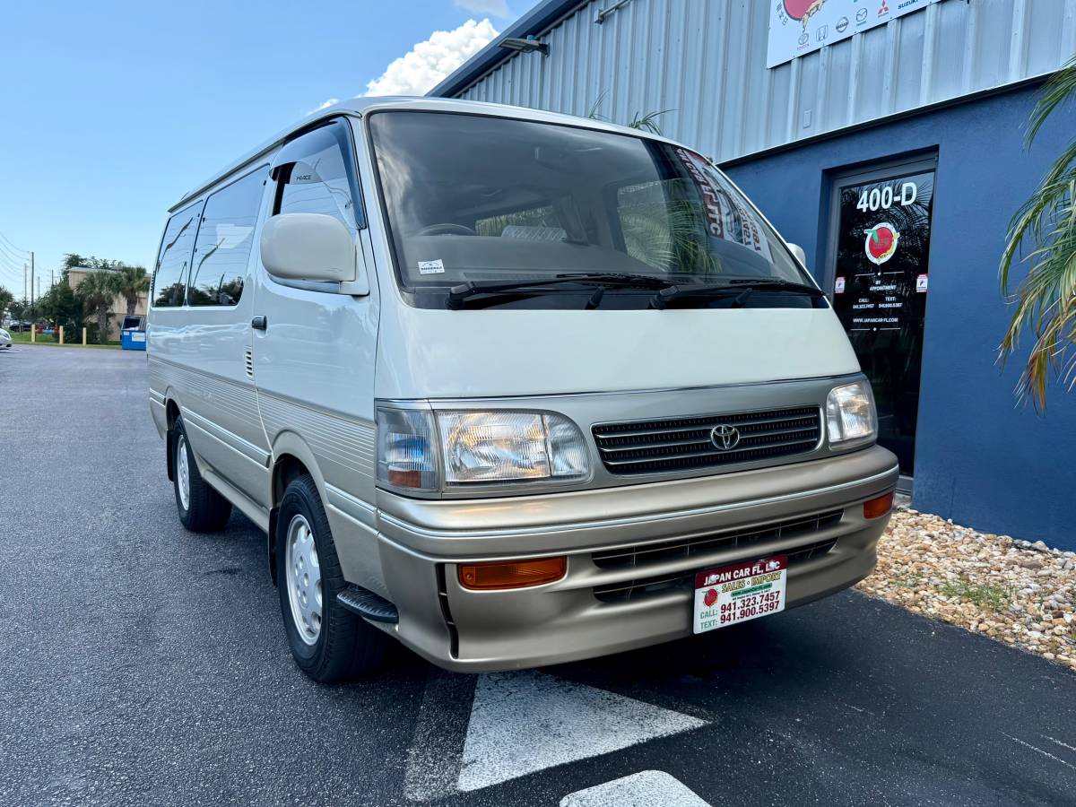 Toyota-hiace-van-diesel-1993-white-14