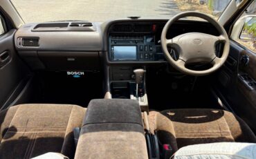 Toyota-hiace-van-diesel-1993-white-15