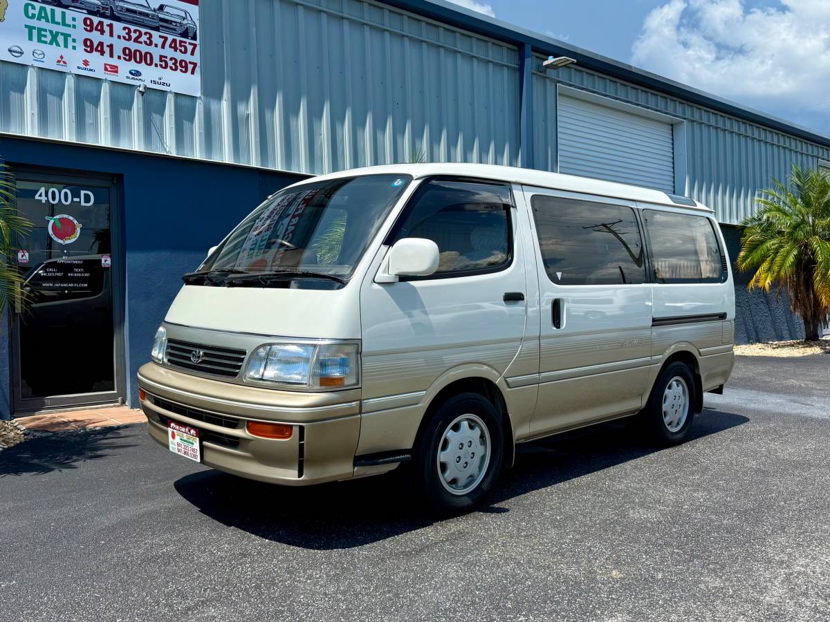 Toyota-hiace-van-diesel-1993-white-16
