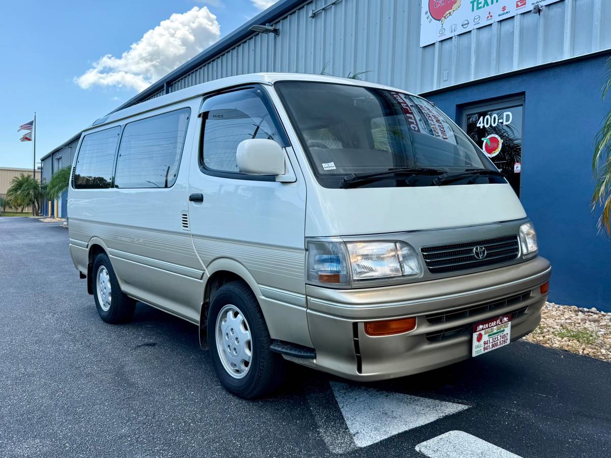 Toyota-hiace-van-diesel-1993-white-19