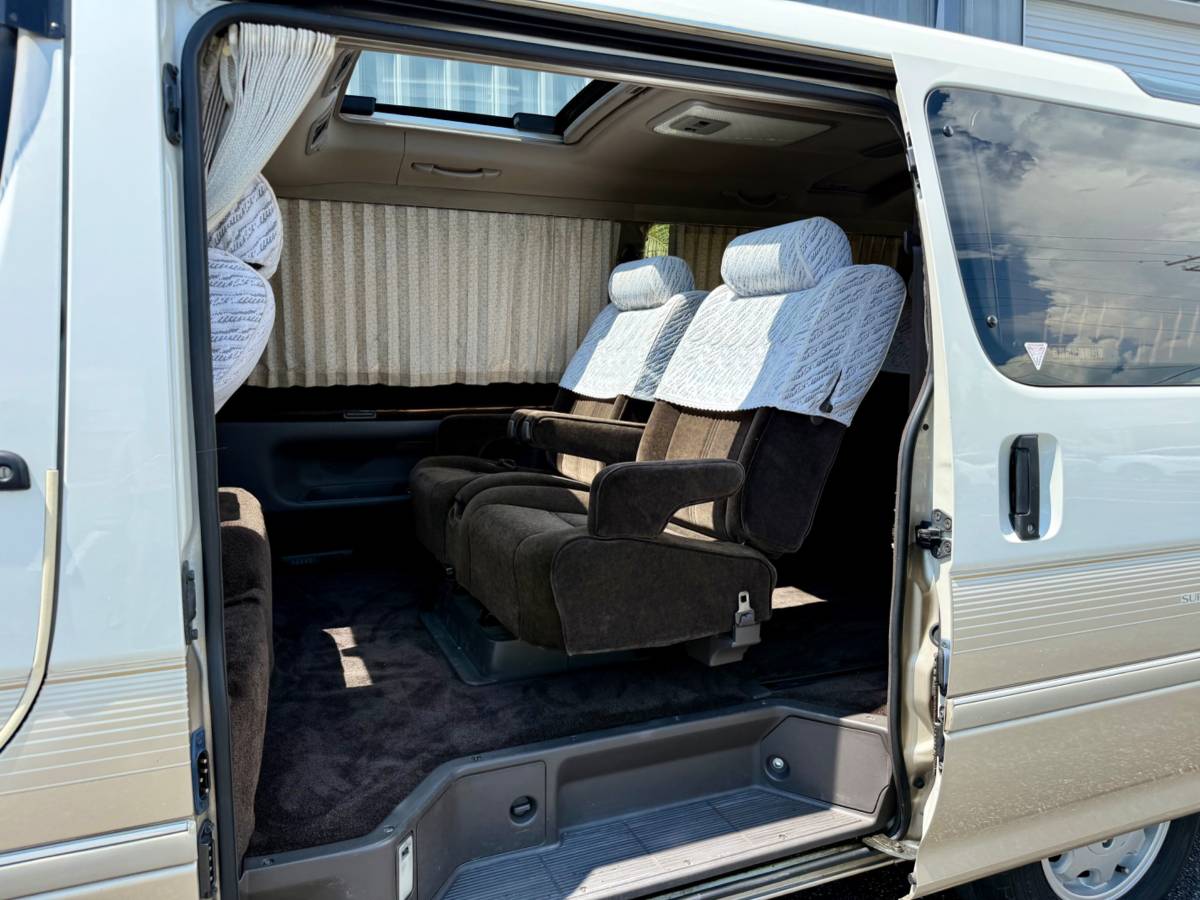 Toyota-hiace-van-diesel-1993-white-2