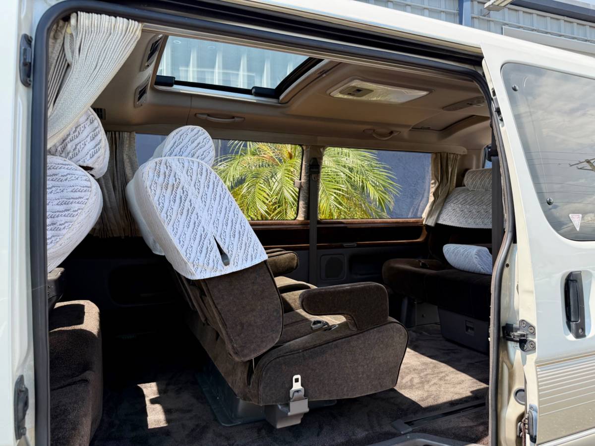 Toyota-hiace-van-diesel-1993-white-3